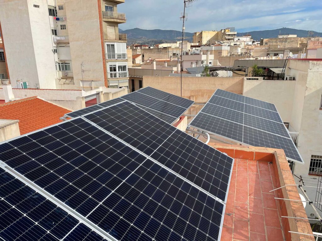 Beneficios de Instalar Paneles Solares en Benalúa, Granada